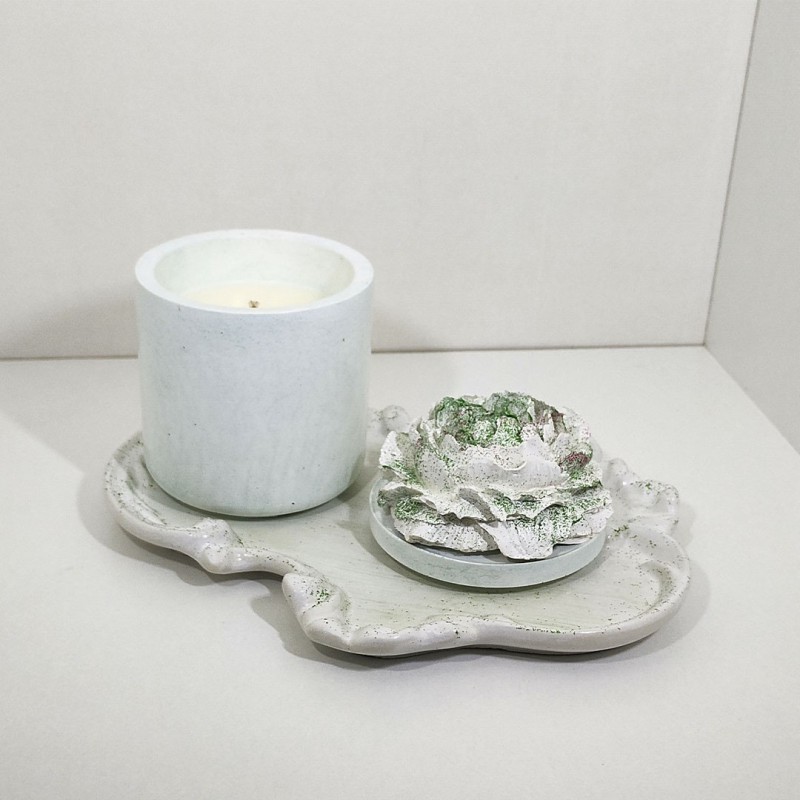 Vela más bandeja, aroma a manz y canela