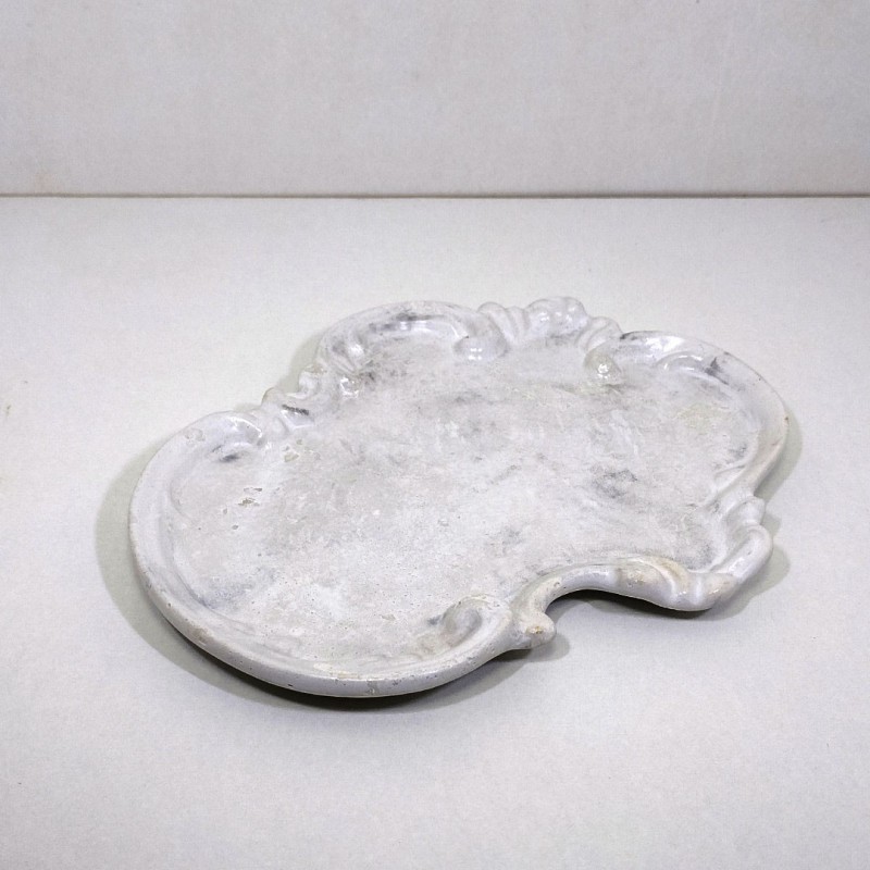 Bandeja vintage blanca con incrustaciones plata